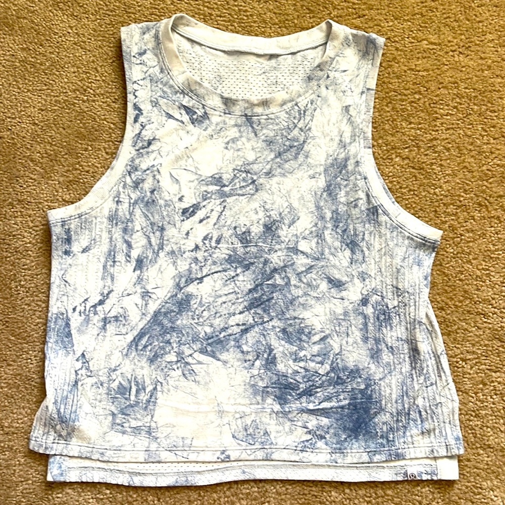Lululemon train to be tank